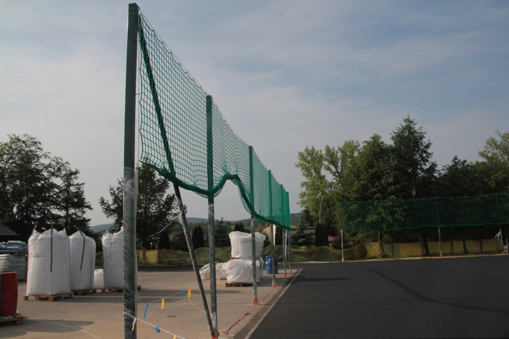 Budowa boiska przy MZS nr 5 w Gorlicach (29.05.)