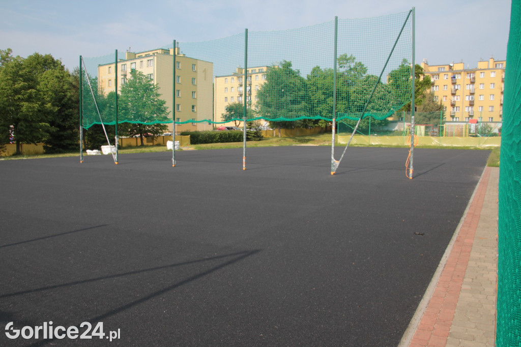 Budowa boiska przy MZS nr 5 w Gorlicach (29.05.)