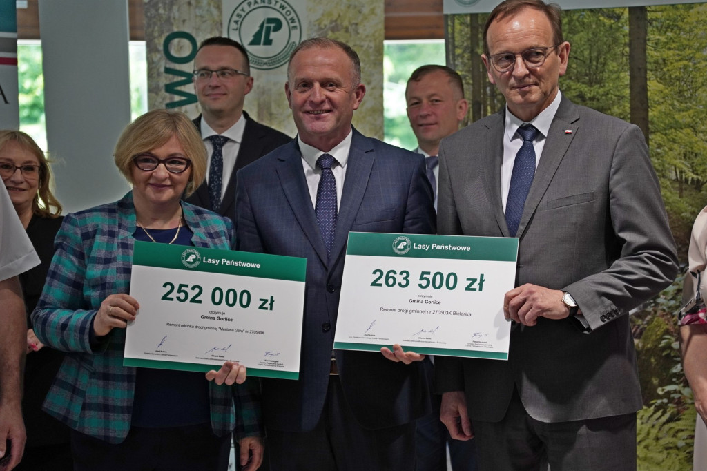 Wapienne. Promesy na drogi od Lasów Państwowych