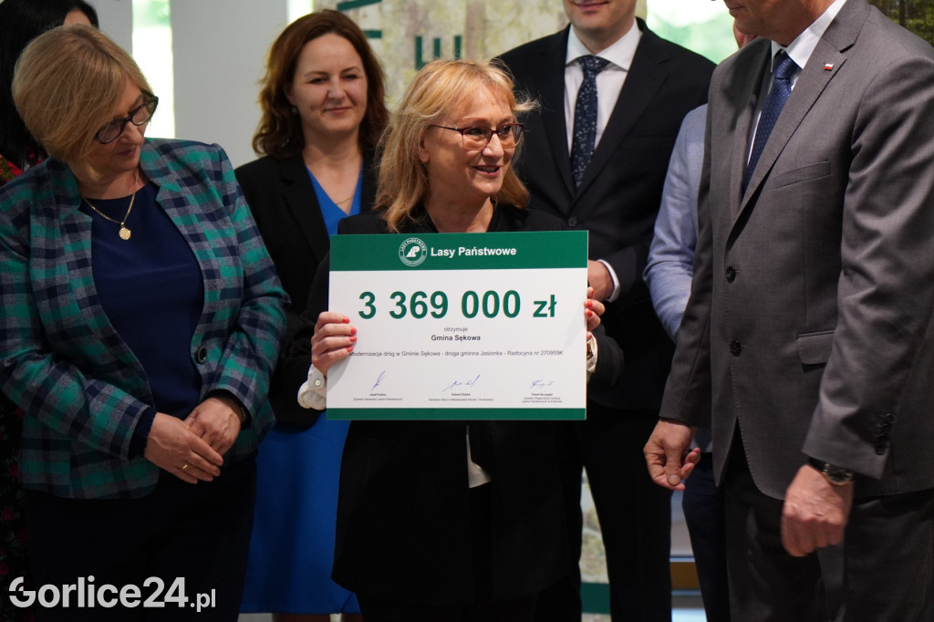 Wapienne. Promesy na drogi od Lasów Państwowych