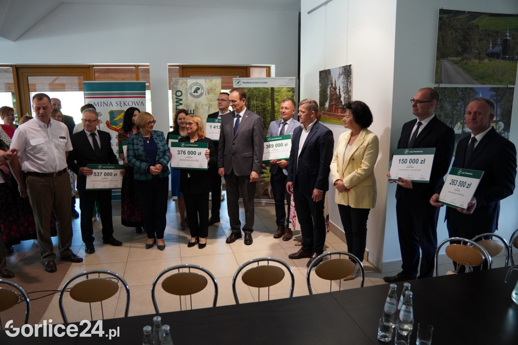 Wapienne. Promesy na drogi od Lasów Państwowych