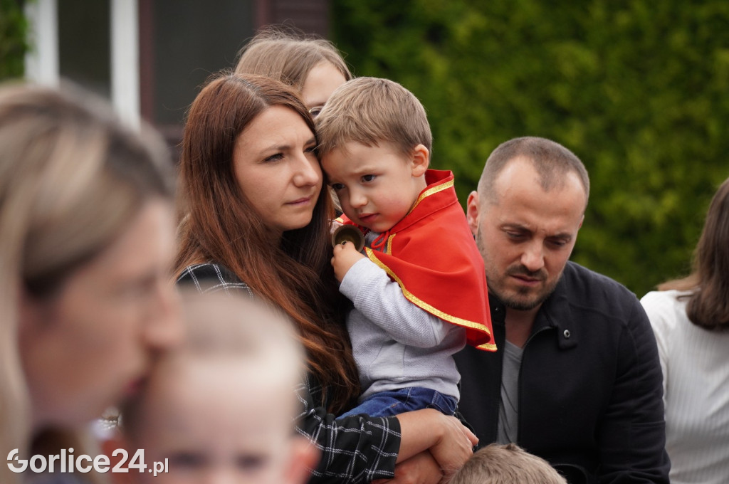Tłumy na procesji w parafii pw. św. Jadwigi Królowej