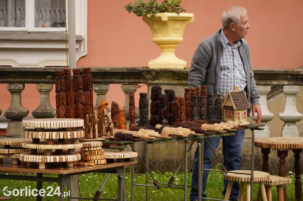 Pchli Targ w Pałacu Długoszów (11.06.)