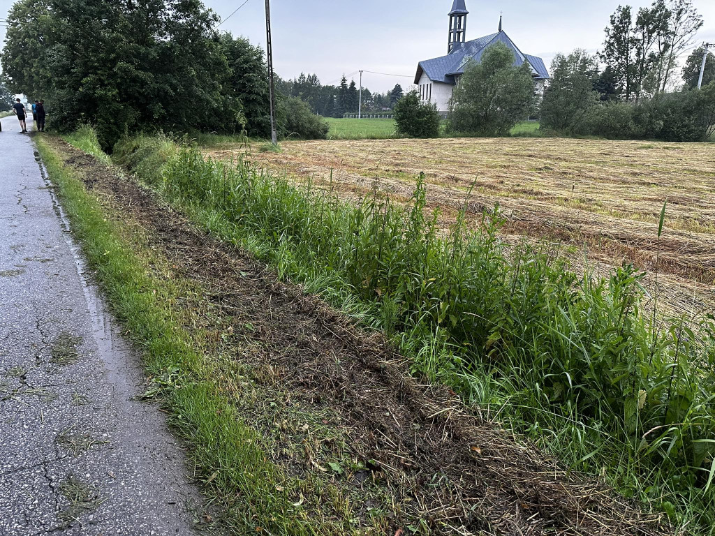 Wójtowa. Fiat wjechał do rowu (23.06.)