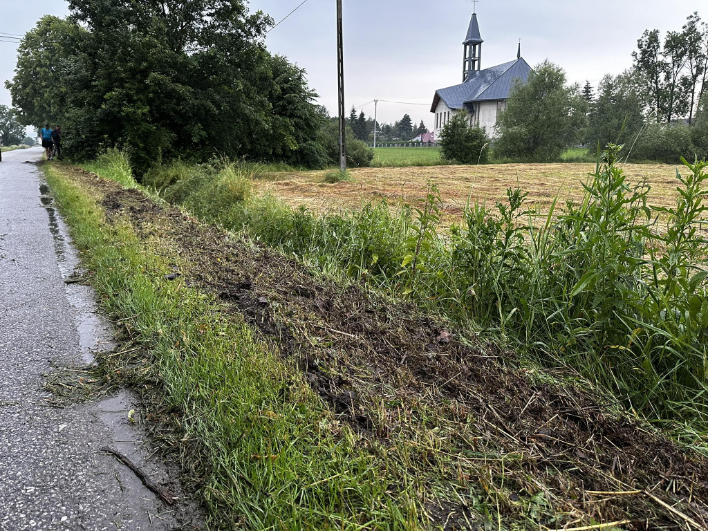 Wójtowa. Fiat wjechał do rowu (23.06.)