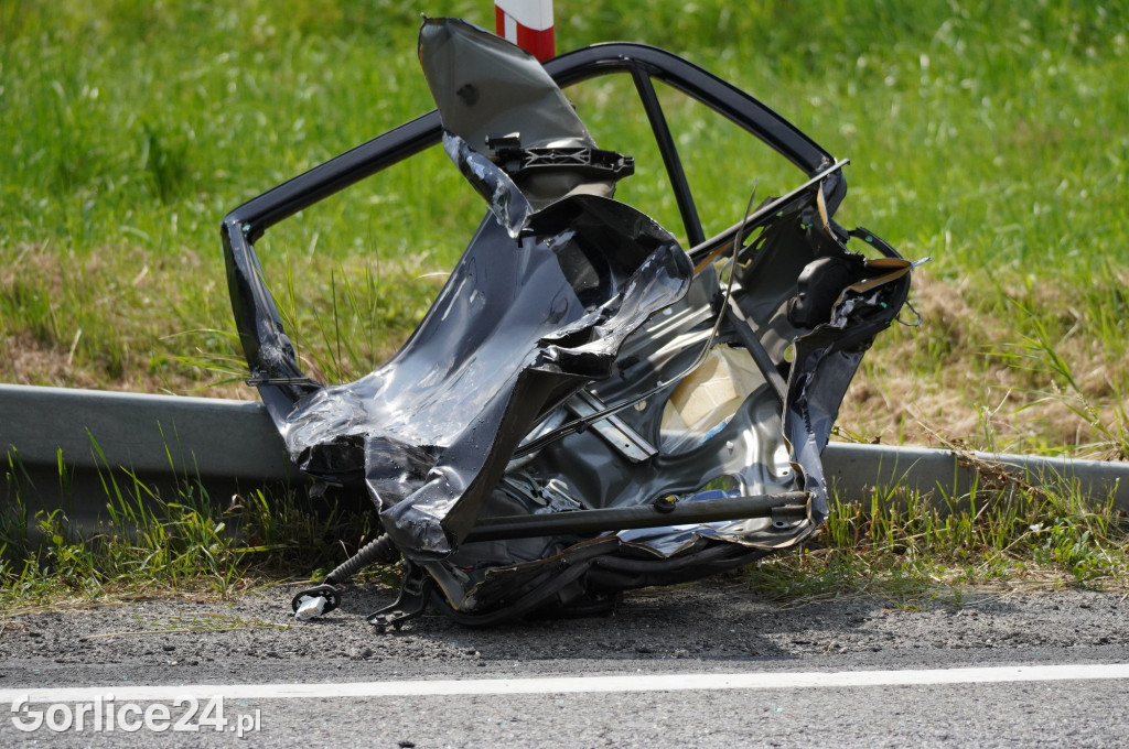 Wypadek radiowozu z osobówką w Szymbarku na DK28