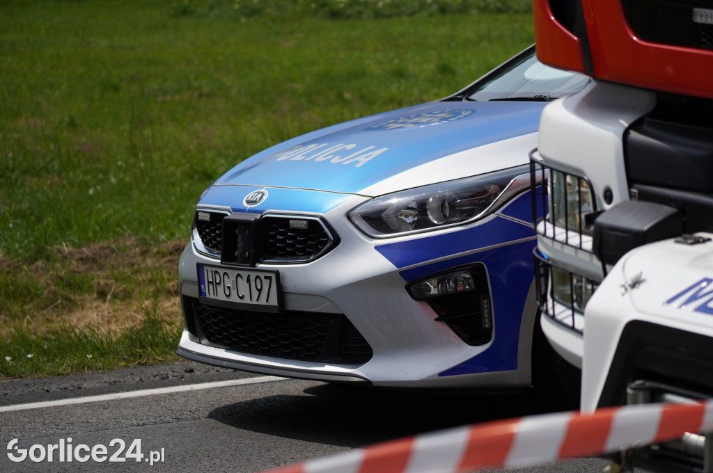 Wypadek radiowozu z osobówką w Szymbarku na DK28