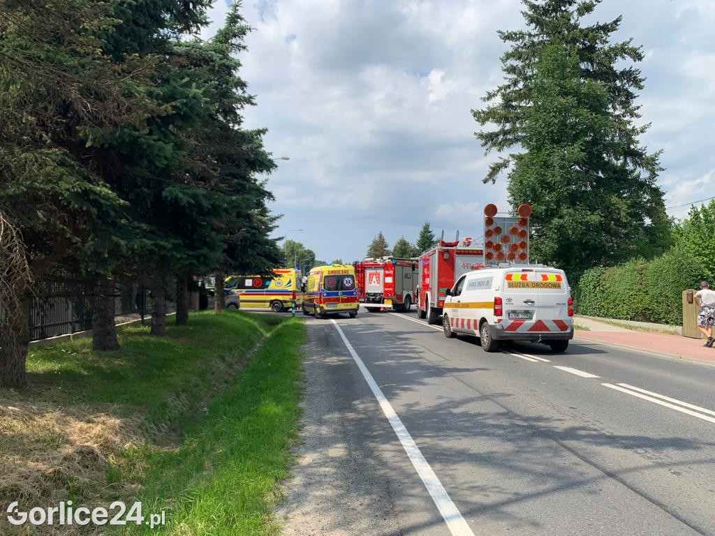Wypadek radiowozu z osobówką w Szymbarku na DK28