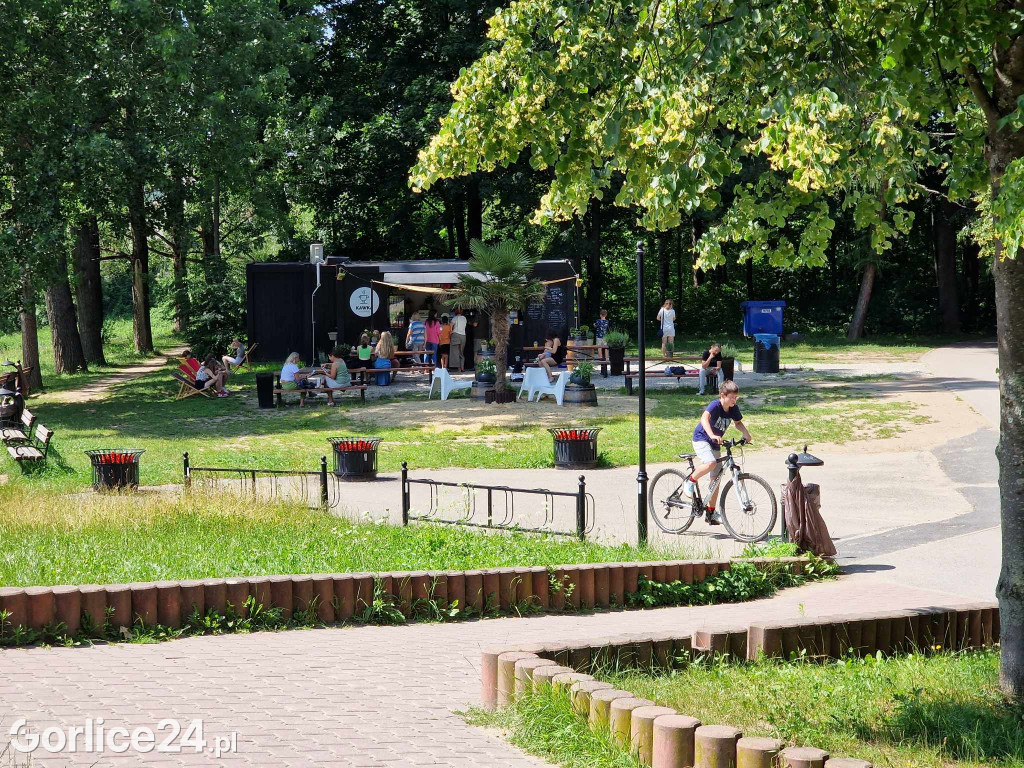Sękówka.  Próg wodny i dawne kąpielisko