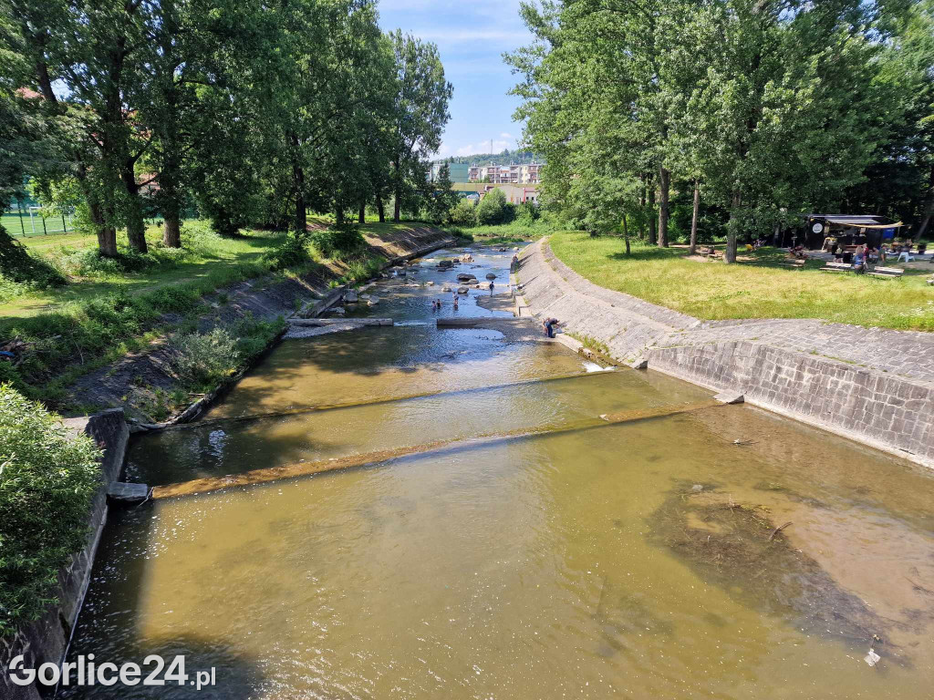 Sękówka.  Próg wodny i dawne kąpielisko