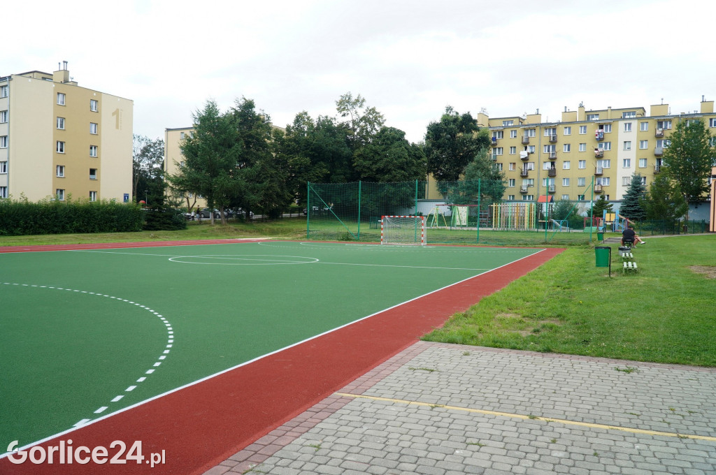 Boisko przy MZS nr 5 w Gorlicach