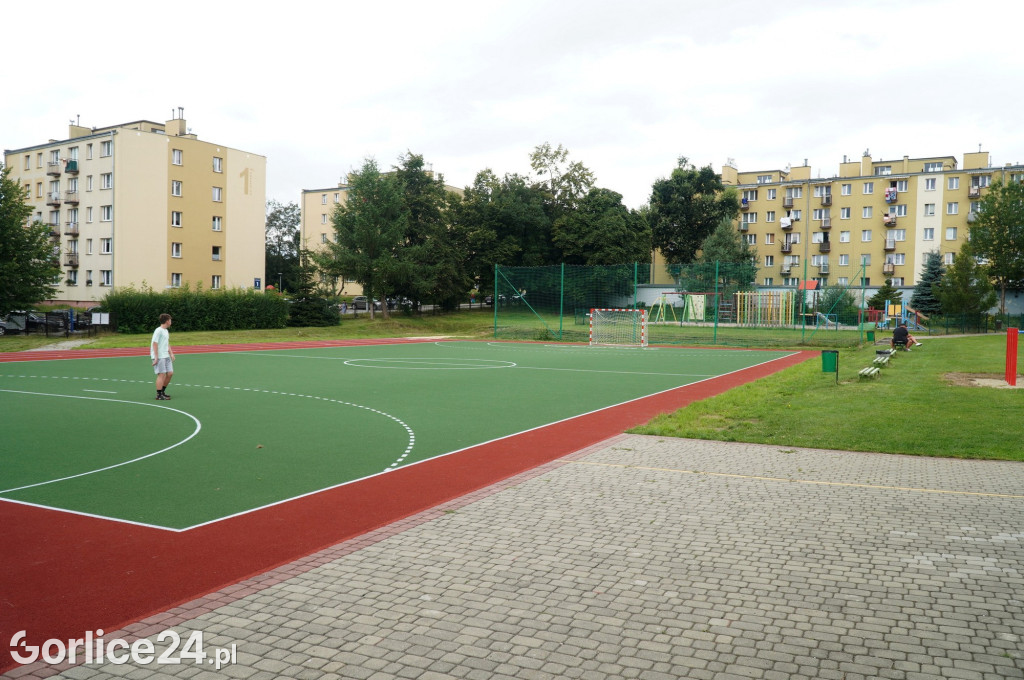 Boisko przy MZS nr 5 w Gorlicach