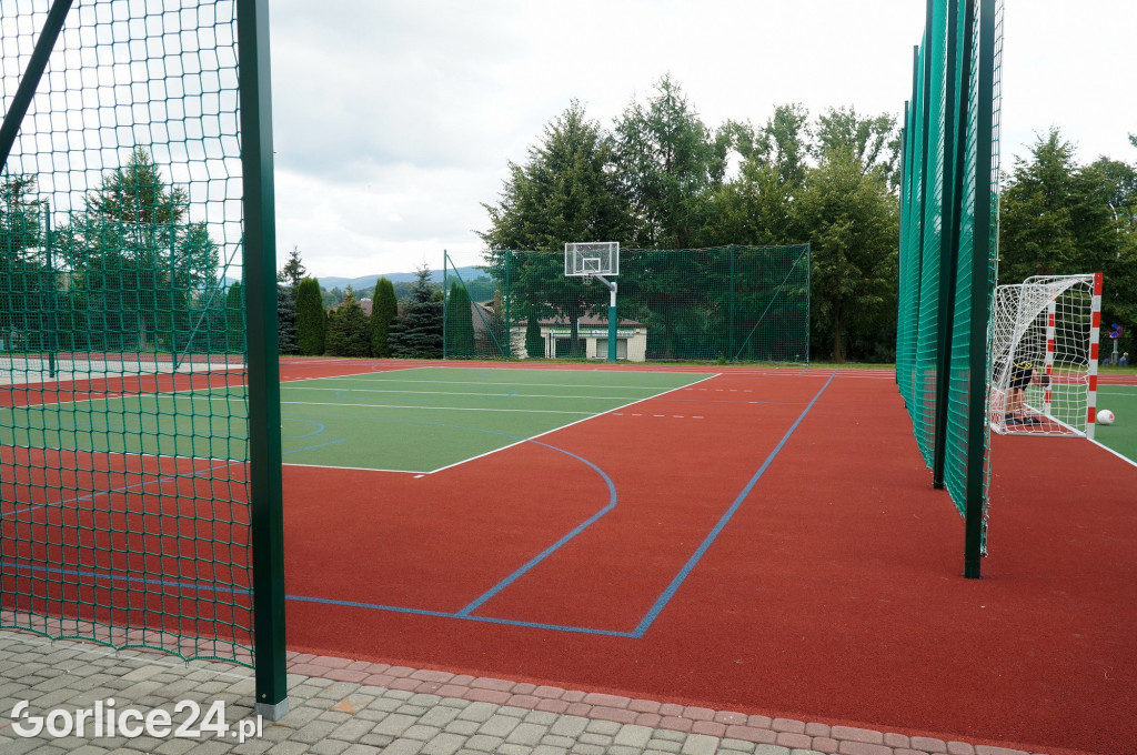 Boisko przy MZS nr 5 w Gorlicach