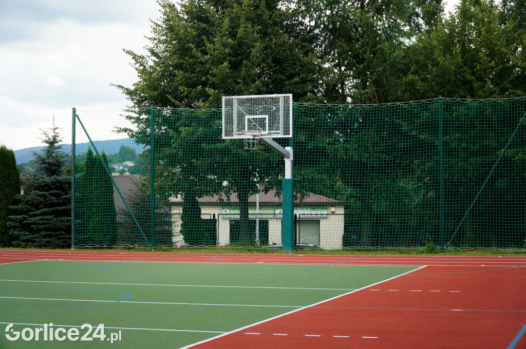 Boisko przy MZS nr 5 w Gorlicach