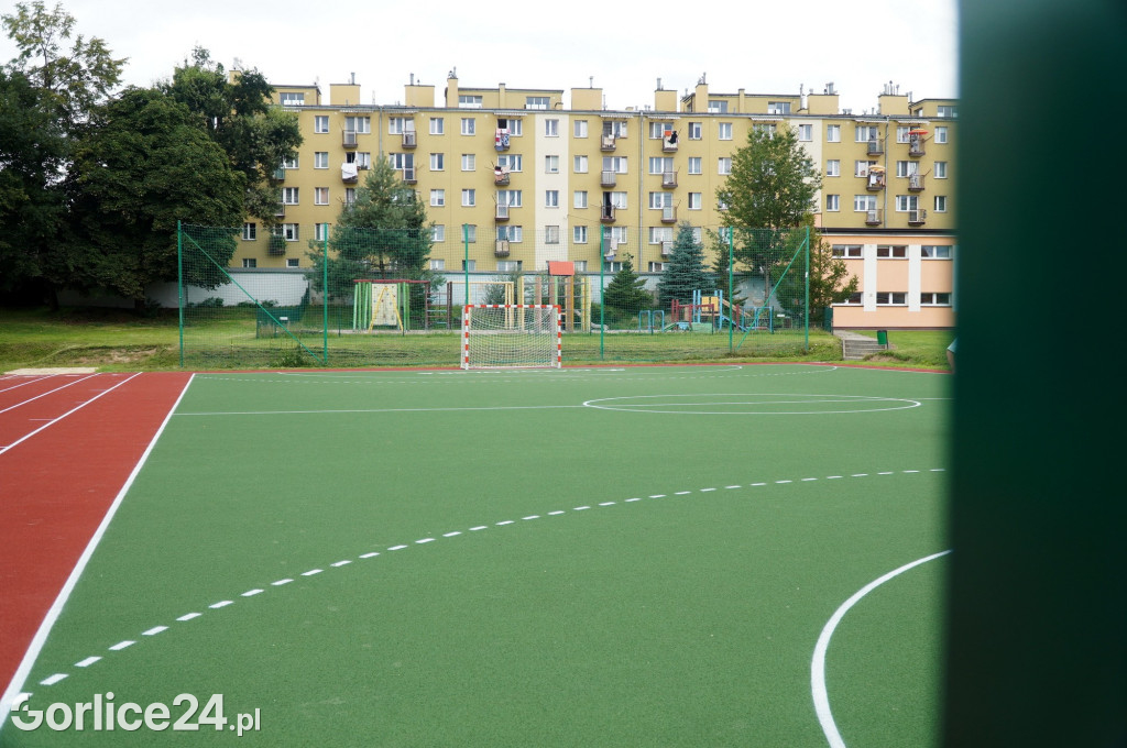 Boisko przy MZS nr 5 w Gorlicach