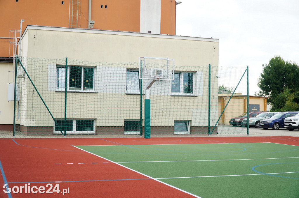 Boisko przy MZS nr 5 w Gorlicach