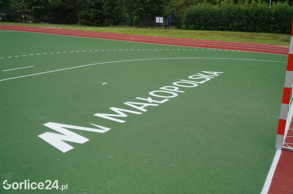 Boisko przy MZS nr 5 w Gorlicach