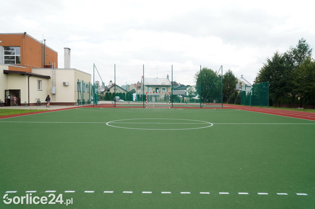 Boisko przy MZS nr 5 w Gorlicach