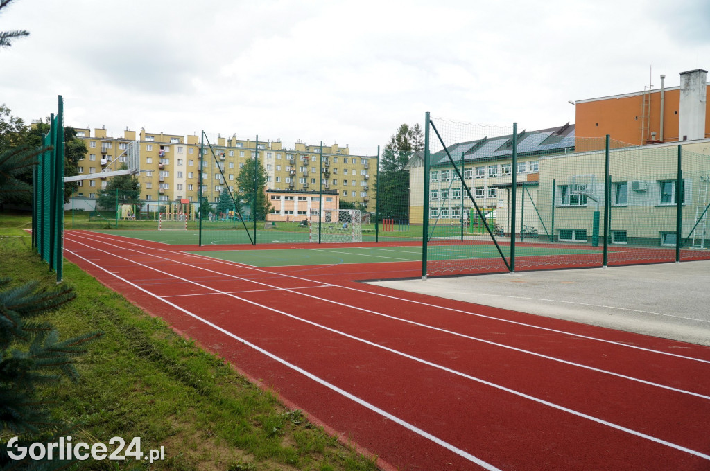 Boisko przy MZS nr 5 w Gorlicach