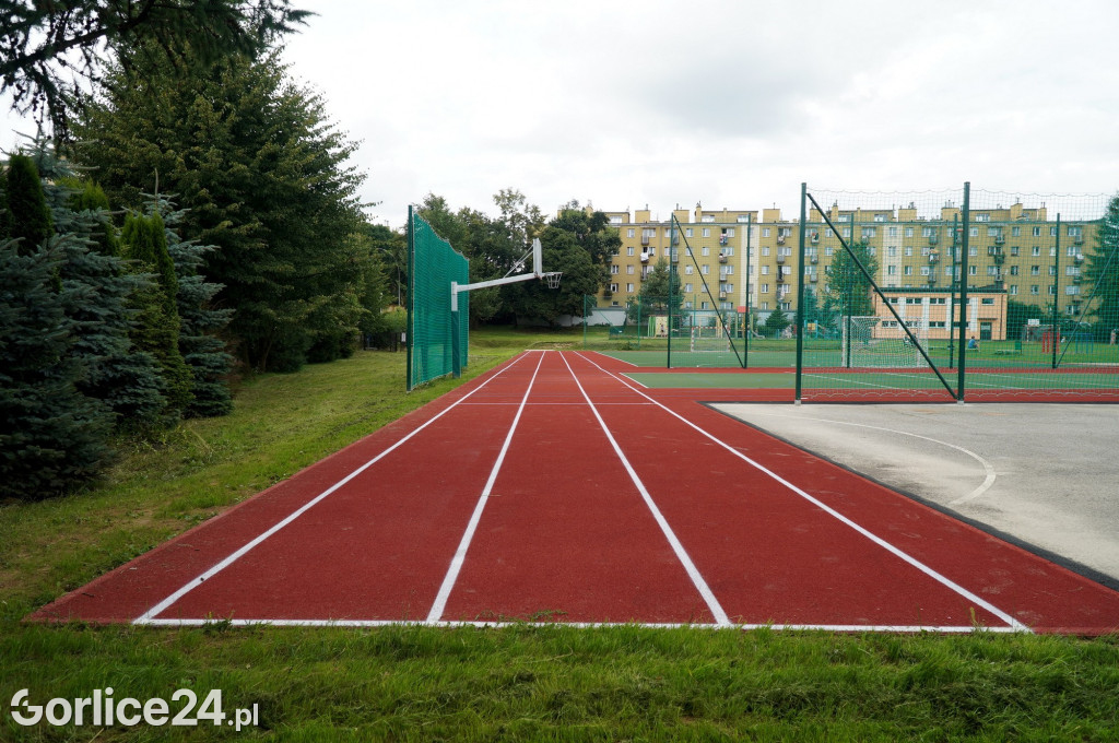 Boisko przy MZS nr 5 w Gorlicach