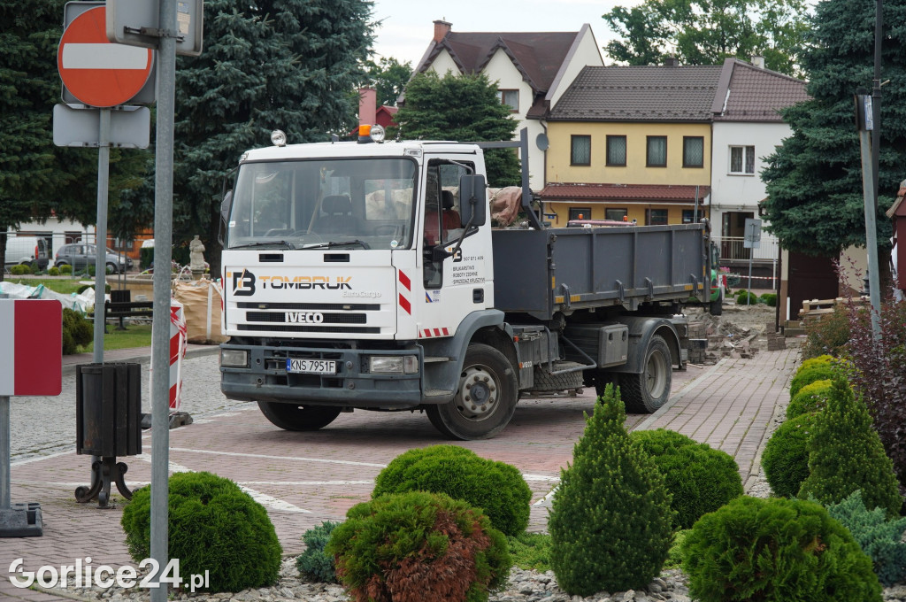Bobowski Rynek przechodzi rewitalizację