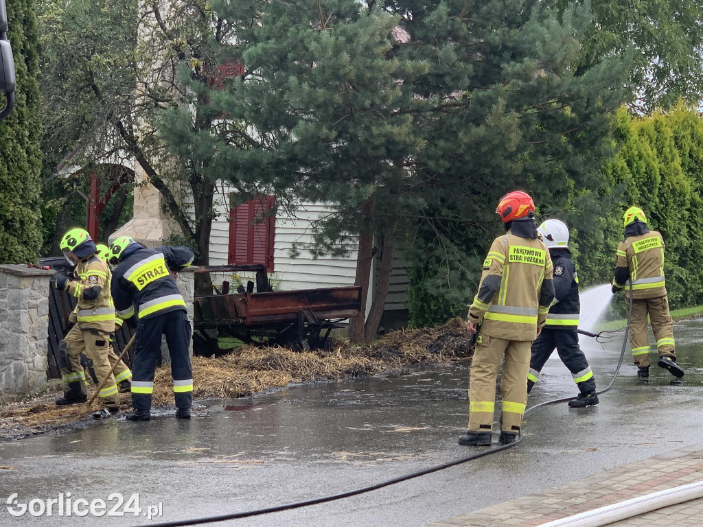 Staszkówka. Pożar słomy na przyczepie (16.08.)