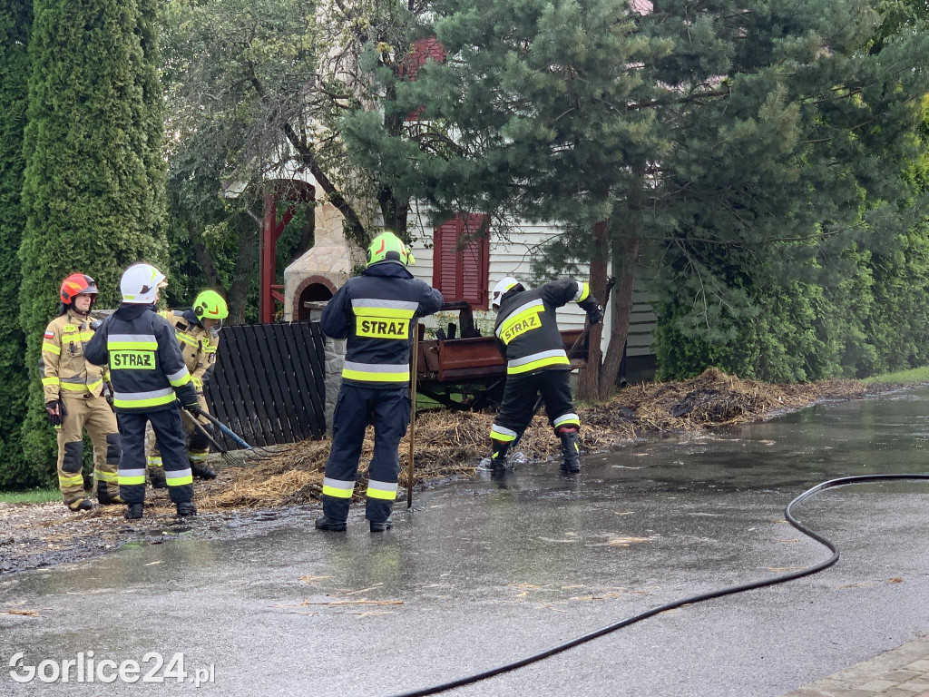 Staszkówka. Pożar słomy na przyczepie (16.08.)