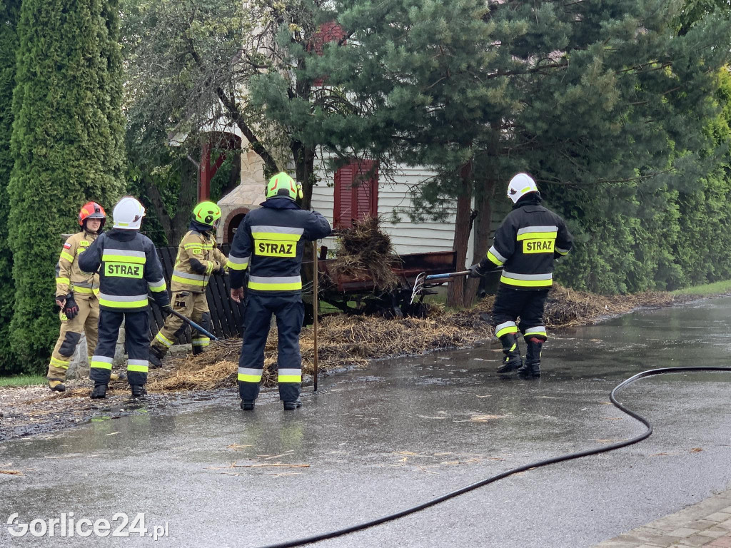 Staszkówka. Pożar słomy na przyczepie (16.08.)