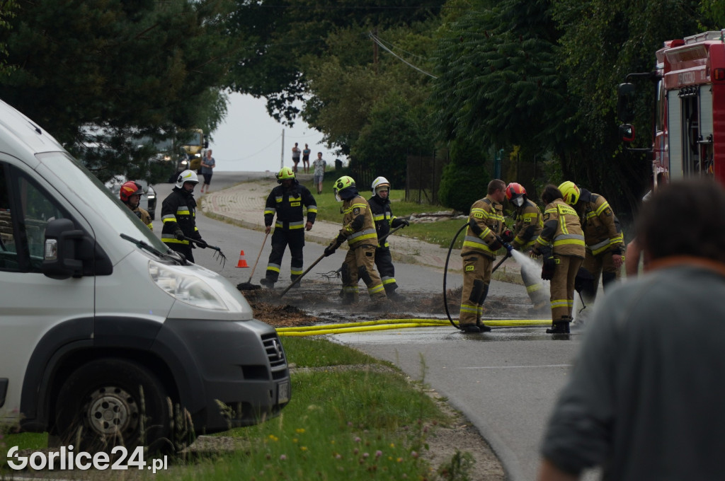 Staszkówka. Pożar słomy na przyczepie (16.08.)