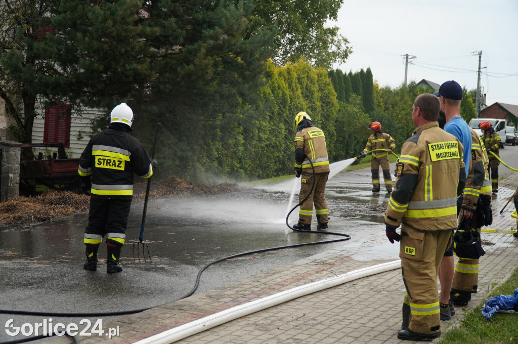 Staszkówka. Pożar słomy na przyczepie (16.08.)