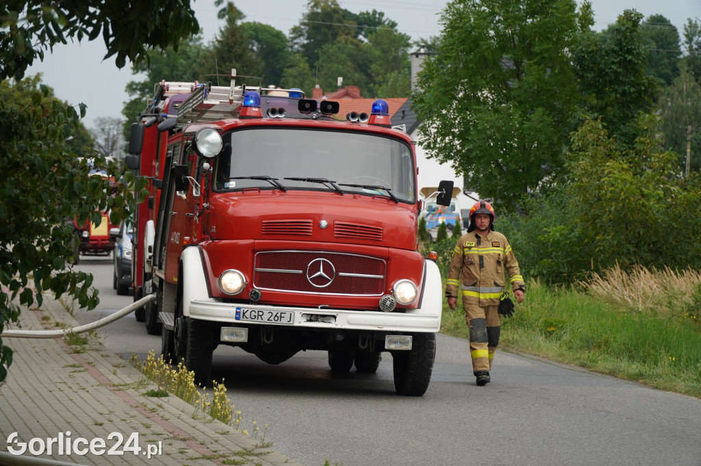 Staszkówka. Pożar słomy na przyczepie (16.08.)