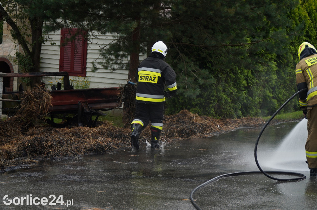 Staszkówka. Pożar słomy na przyczepie (16.08.)