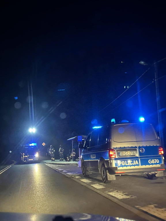 Biecz. Wybite szyby w przystankach