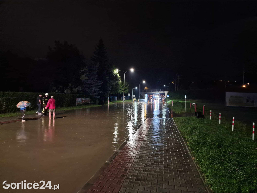 Podtopiony Grybów. DK28 nieprzejezdna (30.08.)
