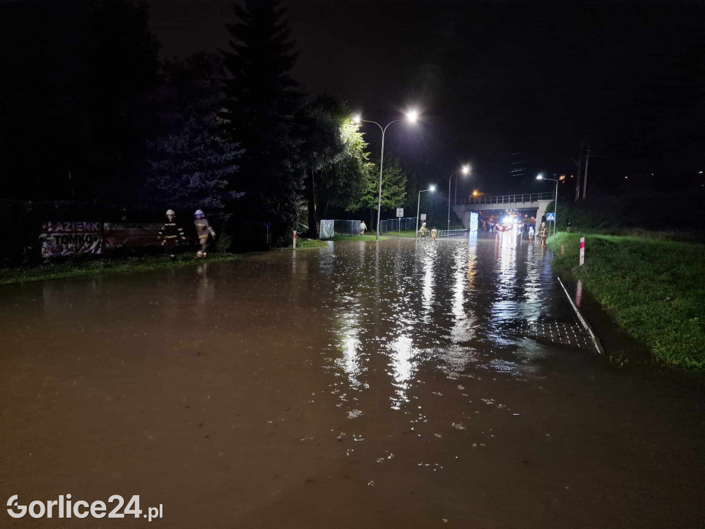 Podtopiony Grybów. DK28 nieprzejezdna (30.08.)
