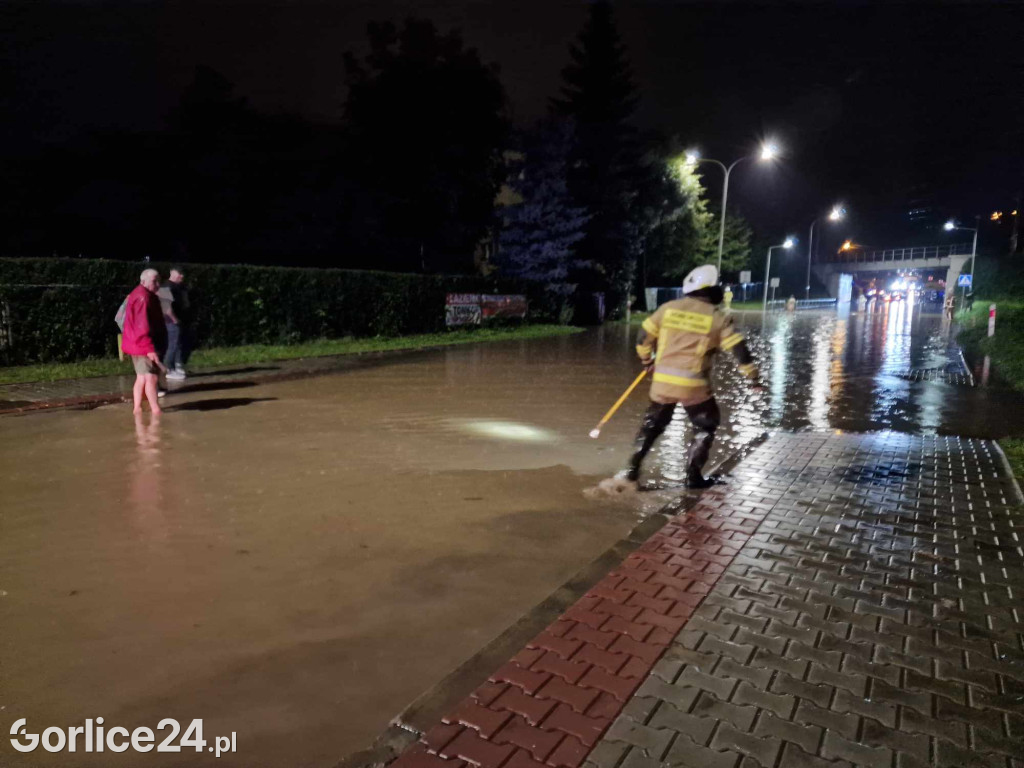 Podtopiony Grybów. DK28 nieprzejezdna (30.08.)
