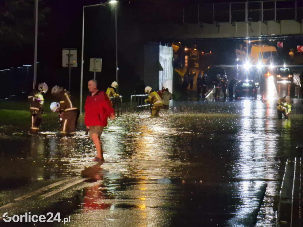 Podtopiony Grybów. DK28 nieprzejezdna (30.08.)