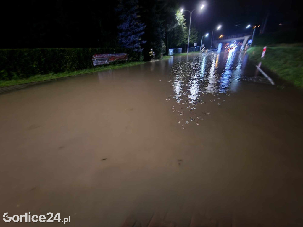 Podtopiony Grybów. DK28 nieprzejezdna (30.08.)