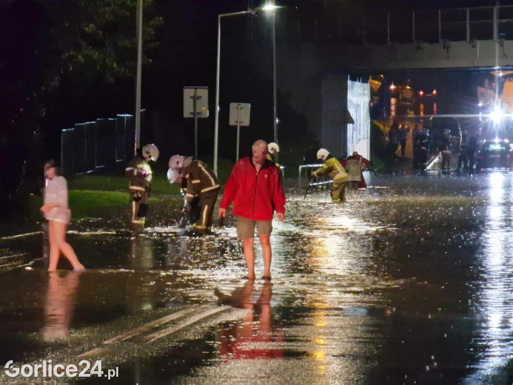 Podtopiony Grybów. DK28 nieprzejezdna (30.08.)