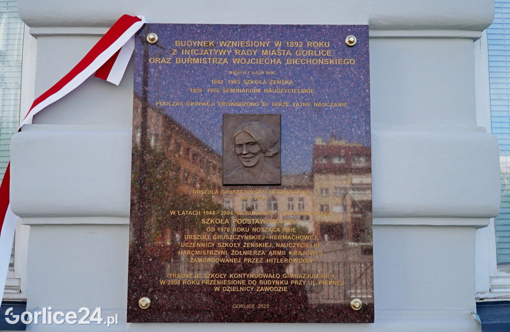 Odsłonięcie tablicy pamiątkowej Szkołę Podstawową nr 2