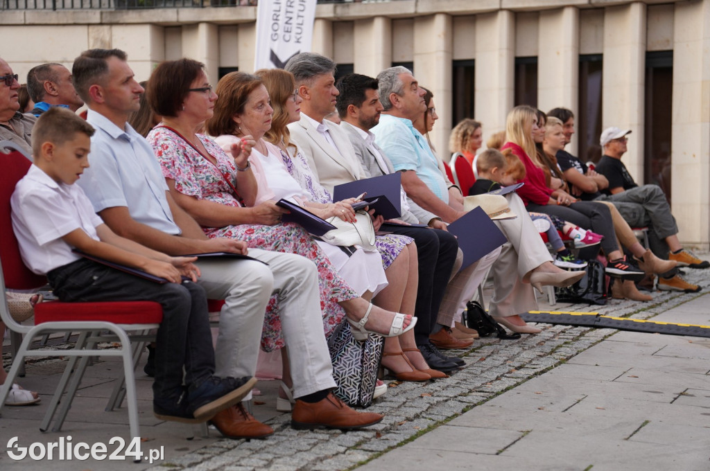 Gorlicki Rynek w barwach narodowych (03.09.)