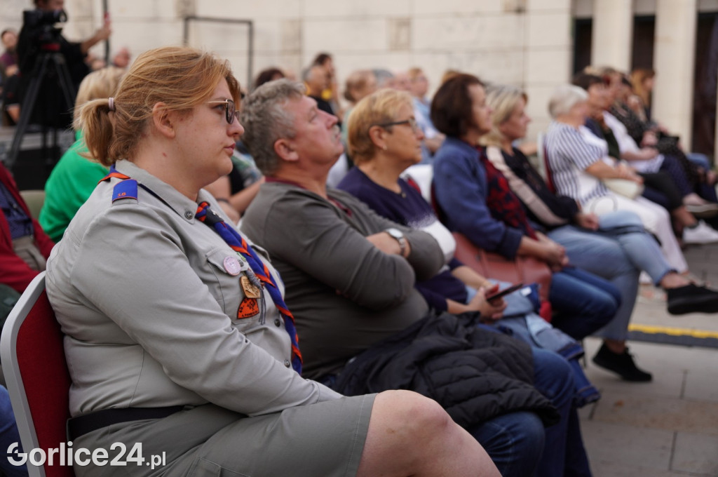 Gorlicki Rynek w barwach narodowych (03.09.)