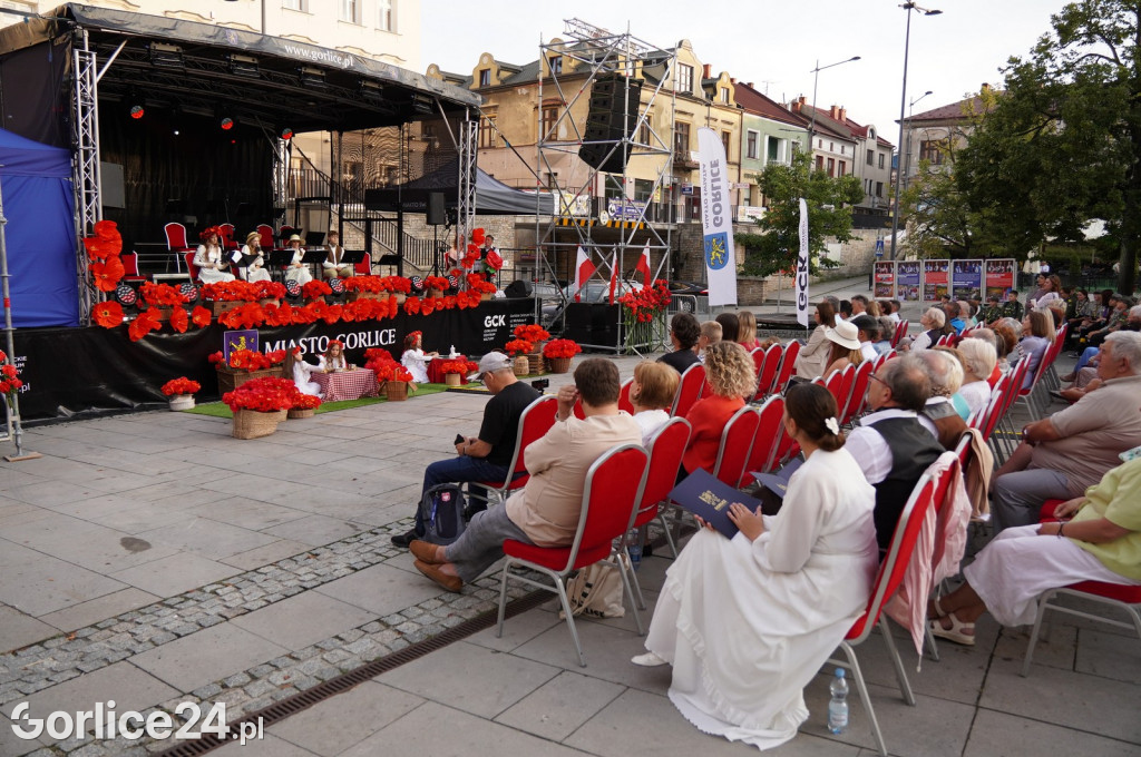 Gorlicki Rynek w barwach narodowych (03.09.)
