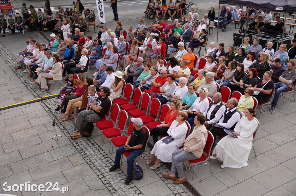 Gorlicki Rynek w barwach narodowych (03.09.)