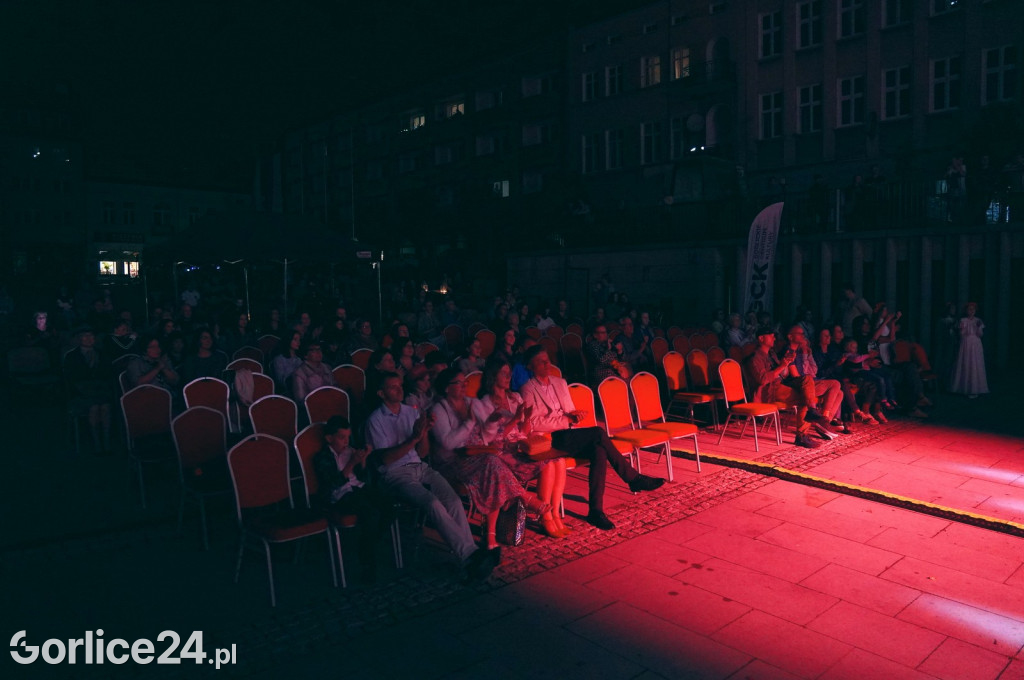Gorlicki Rynek w barwach narodowych (03.09.)