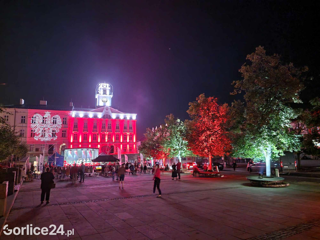 Gorlicki Rynek w barwach narodowych (03.09.)