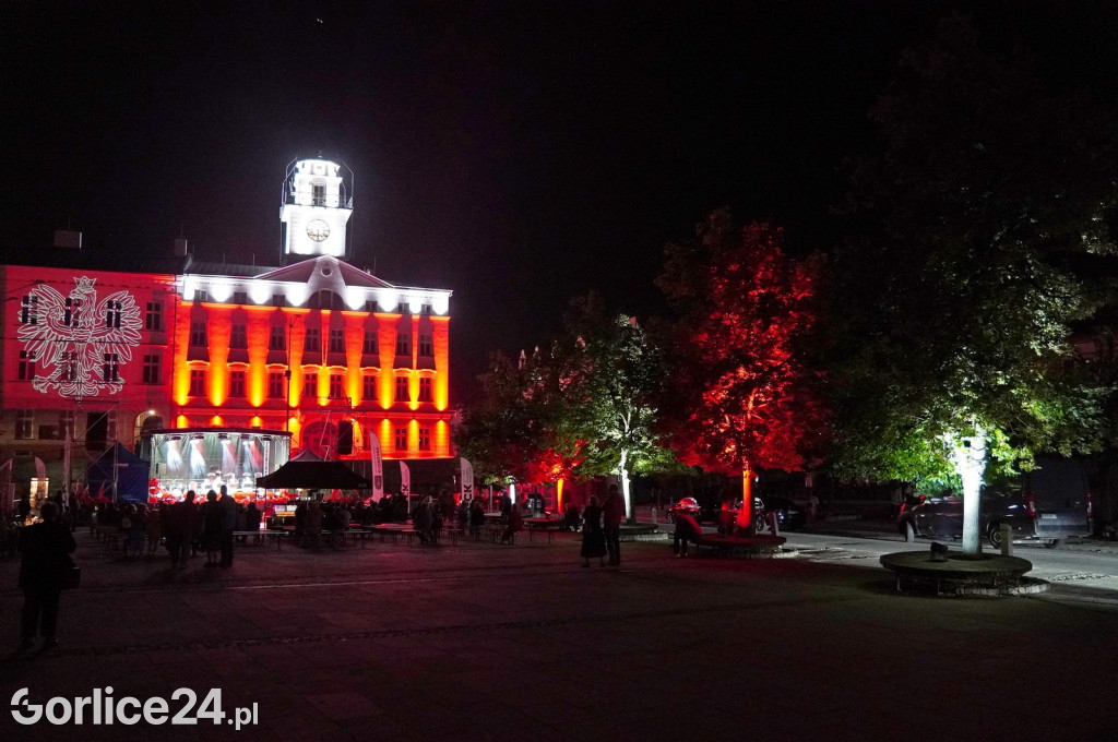 Gorlicki Rynek w barwach narodowych (03.09.)