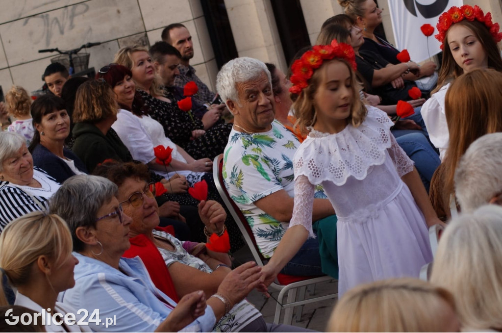 Gorlicki Rynek w barwach narodowych (03.09.)
