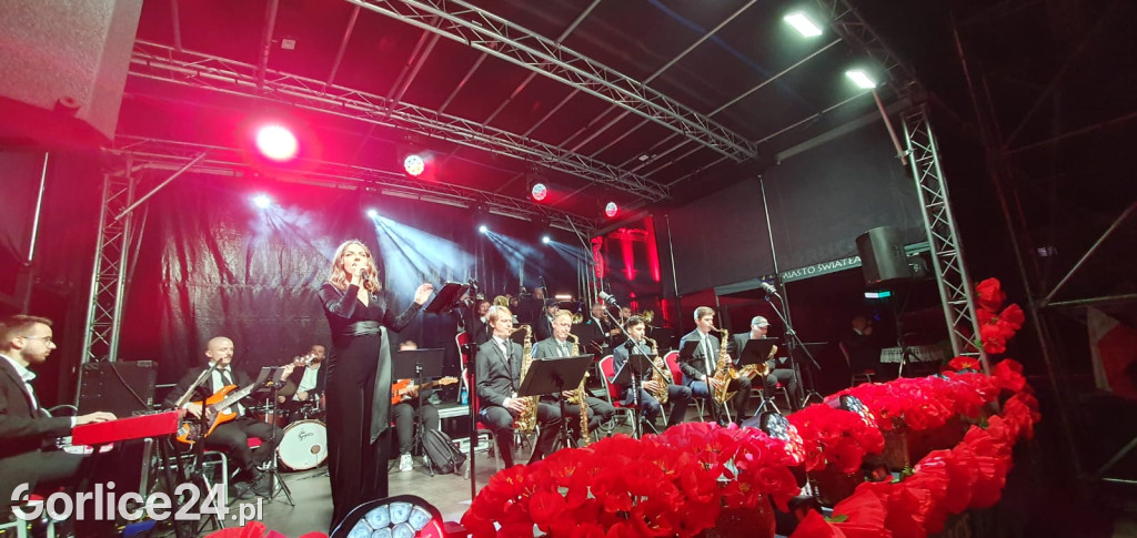 Gorlicki Rynek w barwach narodowych (03.09.)