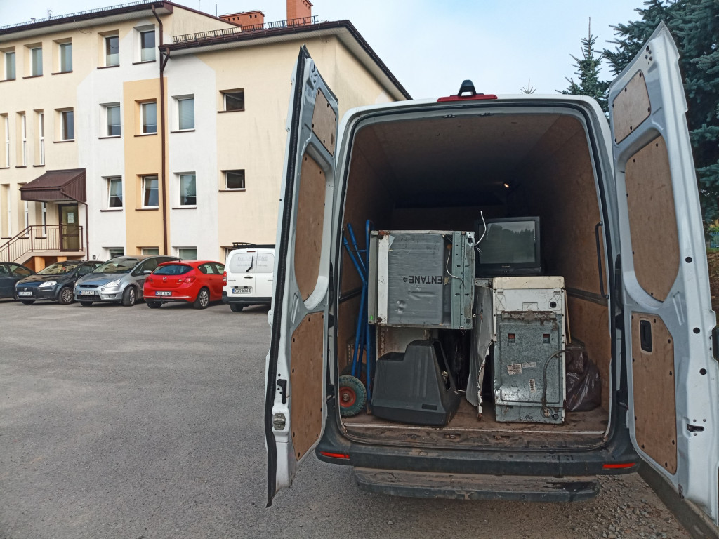Zbiórka elektrośmieci w Łużnej 7.09